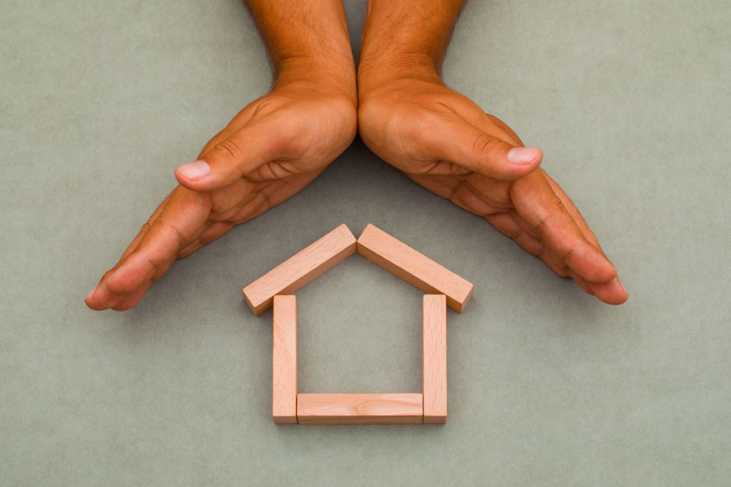 Seasonal Living: The Importance of Home Watch Services for Your South Florida Residence